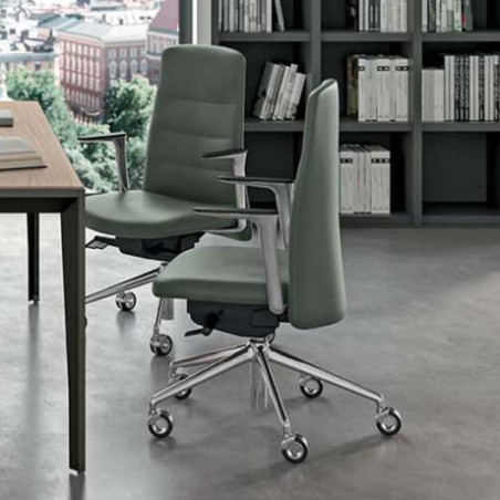 Q1 Diade Chair Executive Seating for Offices | NuTrend
