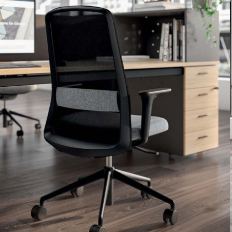 Q3 Diade Mesh - High-Back Ergonomic Chair with Headrest